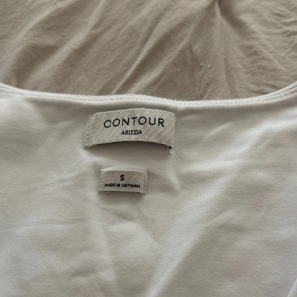 Aritzia Contour White V-Neck Long Sleeve Bodysuit - Picture 2 of 2